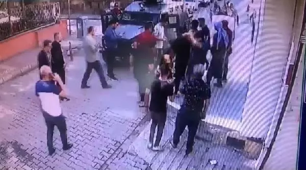 ZIRHLI ARACIN ALTINDA KALAN 5 YAŞINDAKİ NURE, HAYATİ TEHLİKEYİ ATLATTI