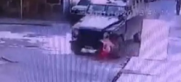 ZIRHLI ARACIN ALTINDA KALAN 5 YAŞINDAKİ NURE, HAYATİ TEHLİKEYİ ATLATTI