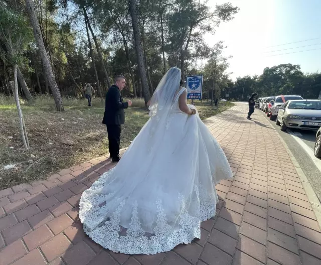 Adana'da düğün öncesi fotoğraf çekimi yaptıran çiftin araçtaki altınları çalındı