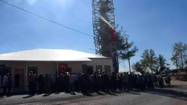 Adana'da orman yangınında yanan cami yeniden ibadete açıldı