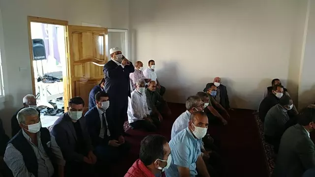 Adana'da orman yangınında yanan cami yeniden ibadete açıldı