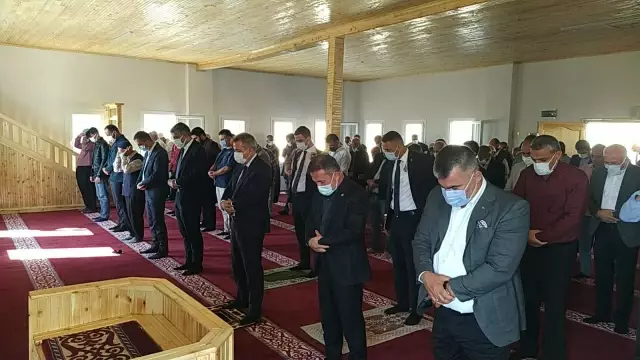 Adana'da orman yangınında yanan cami yeniden ibadete açıldı