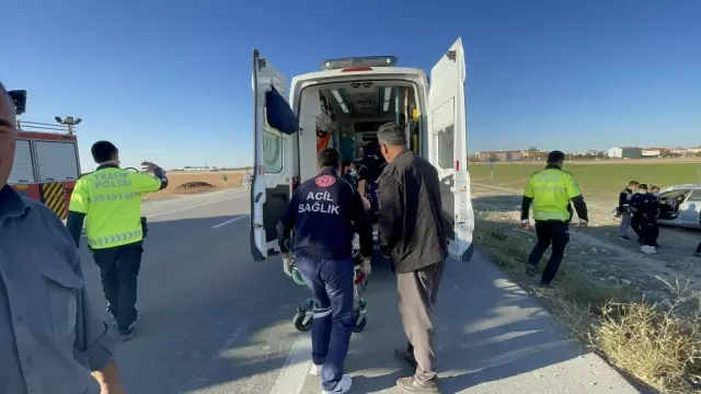Otomobilin şarampole devrilmesi sonucu 2 kişi yaralandı