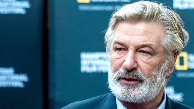 Alec Baldvin film setinde görüntü yönetmeninin ölümüne sebep oldu