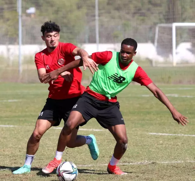 Antalyaspor'da Nuri Şahin, ikinci maçında galibiyet hedefliyor