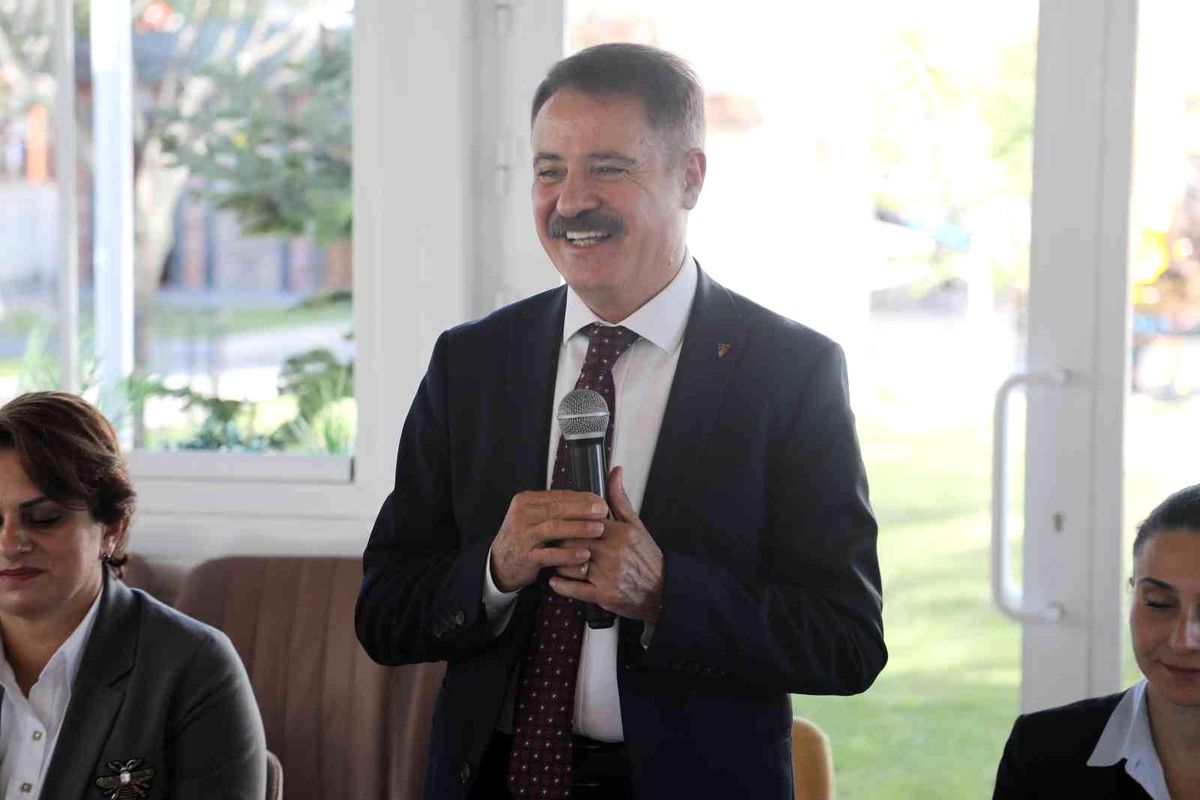 Başkan Deveci'den muhtarlara: 'Dayanışmayı güçlendirelim'