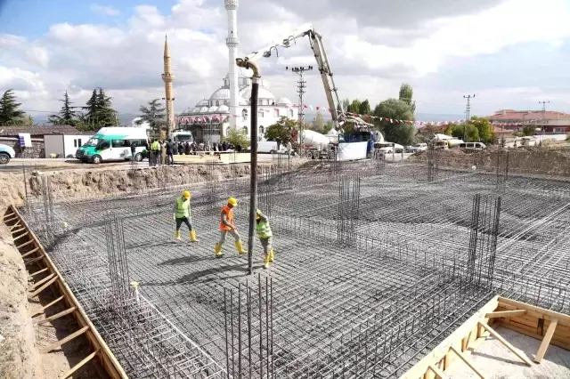 Gölbaşı Belediye Başkanı Ramazan Şimşek'ten temel atma töreni