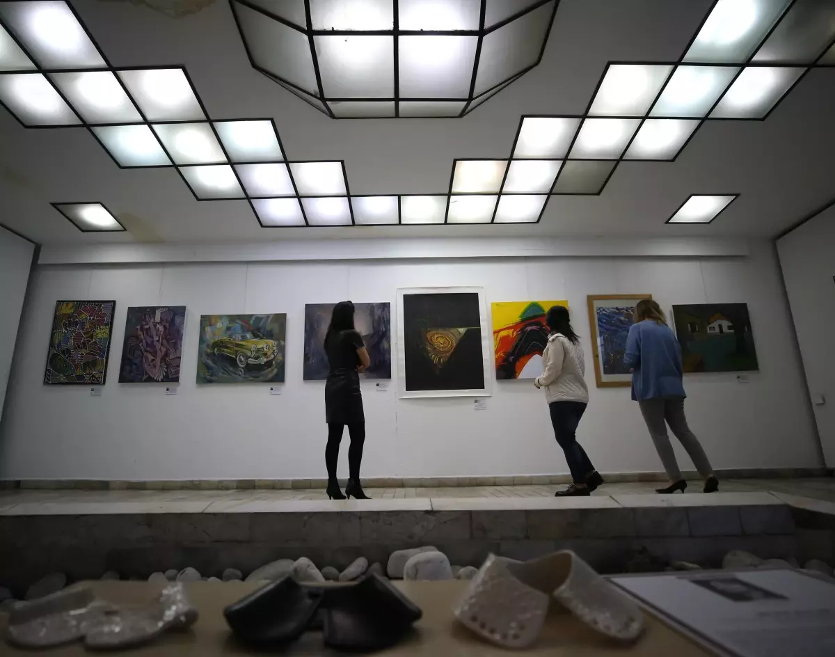 Bursa'da '20. Ekim Geçidi Disiplinler Arası Karma Resim Sergisi' açıldı