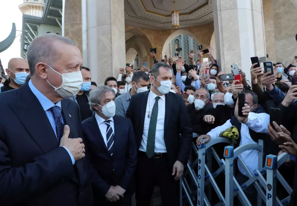 Son dakika haber... Cumhurbaşkanı Erdoğan, cuma namazını Taksim Camisi'nde kıldı