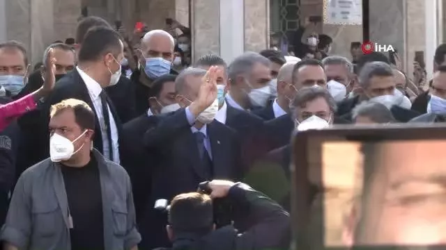 Cumhurbaşkanı Recep Tayyip Erdoğan, Cuma namazını Taksim Camii'nde kıldı