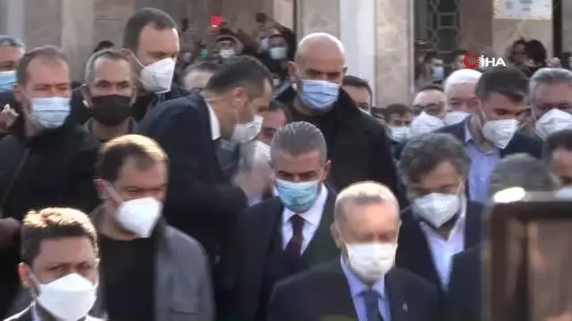 Cumhurbaşkanı Recep Tayyip Erdoğan, Cuma namazını Taksim Camii'nde kıldı
