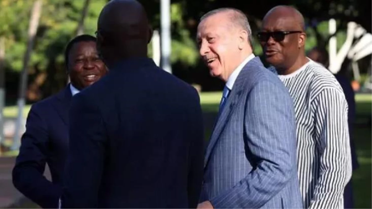 Erdoğan, kahkaha attığı fotoğrafın perde ardını anlattı: Eski futbolcu Weah ile bir espri üzerine gülümsedik