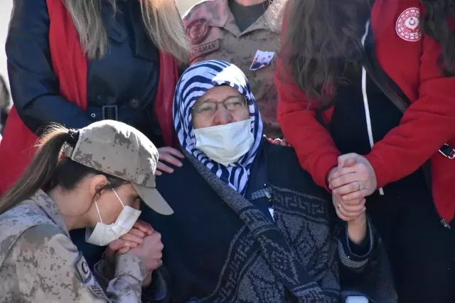 Eren-7 Operasyonu'nda şehit olan Uzman Çavuş Tortumlu son yolculuğuna uğurlandı