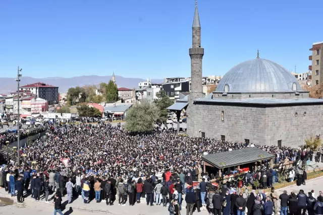 Eren-7 Operasyonu'nda şehit olan Uzman Çavuş Tortumlu son yolculuğuna uğurlandı