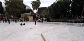 Eyüp Sultan Camii Meydanı'na uyarı çizgileri