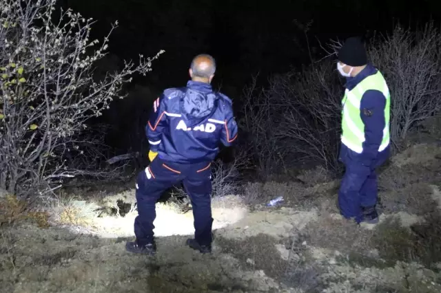 Gümüşhane'de kamyonet uçuruma yuvarlandı: 2 ölü, 1 yaralı