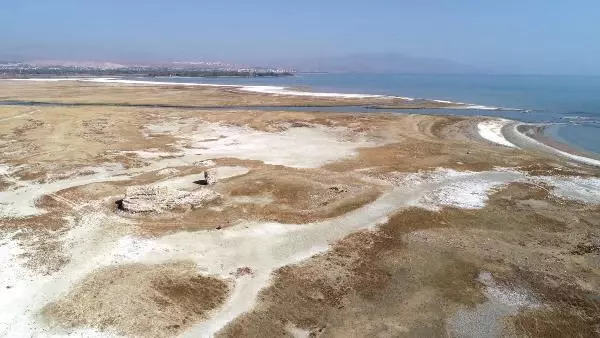 Son dakika haberi: KURAKLIK, VAN GÖLÜ'NÜN 10 KİLOMETREKARESİNİ YUTTU