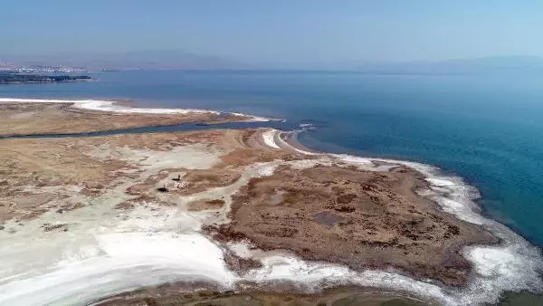 Son dakika haberi: KURAKLIK, VAN GÖLÜ'NÜN 10 KİLOMETREKARESİNİ YUTTU