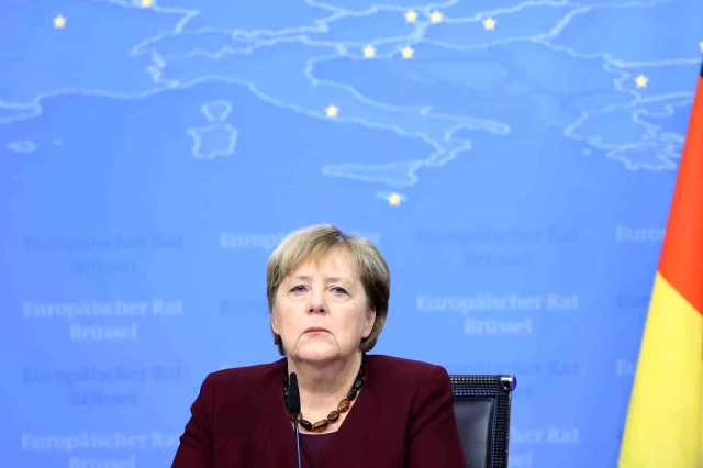Merkel: "AB'de güç krizine yönelik alınan önlemler, yenilenebilir güce geçişe ziyan vermemeli"