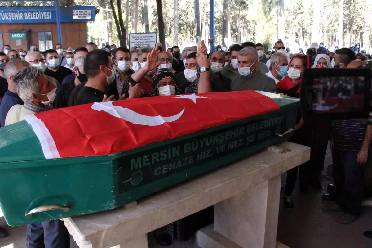 Meslektaşı tarafından öldürülen doktor, gözyaşlarıyla toprağa verildi