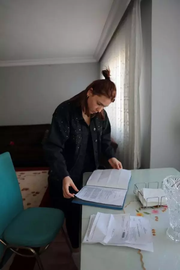 Son dakika... Ölümle tehdit eden kocası, otomobilinin camlarını kırdı