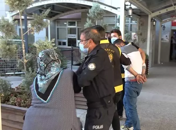 Anne, otomobil çalan oğluna adliye çıkışı saldırıp tepki gösterdi