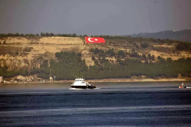 Son dakika haber... Rus askeri römorkörü Çanakkale Boğazı'ndan geçti