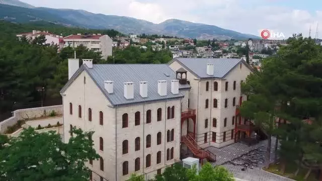 Şair ve muharrirlerin balmumu heykelleri ağır ilgi görüyor