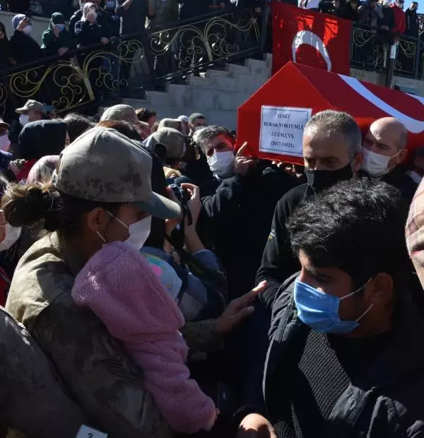 ŞEHİT JANDARMA UZMAN ÇAVUŞ SON YOLCULUĞUNA UĞURLANDI-2
