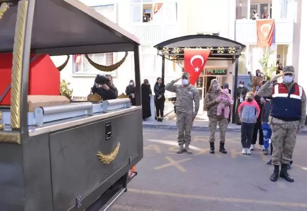 ŞEHİT JANDARMA UZMAN ÇAVUŞ SON YOLCULUĞUNA UĞURLANDI-2