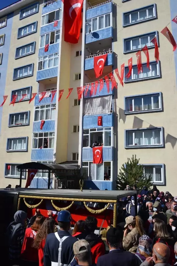ŞEHİT JANDARMA UZMAN ÇAVUŞ SON YOLCULUĞUNA UĞURLANDI-2