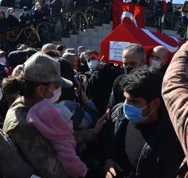 ŞEHİT JANDARMA UZMAN ÇAVUŞ SON YOLCULUĞUNA UĞURLANDI-2