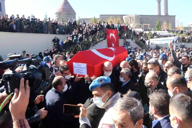 Son Dakika | Şehit jandarma uzman çavuşu binler uğurladı