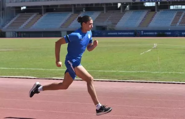 SPOR Tesadüfen atletizmle tanışan Emre, gözünü olimpiyata dikti