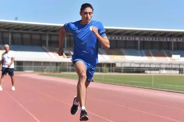 SPOR Tesadüfen atletizmle tanışan Emre, gözünü olimpiyata dikti