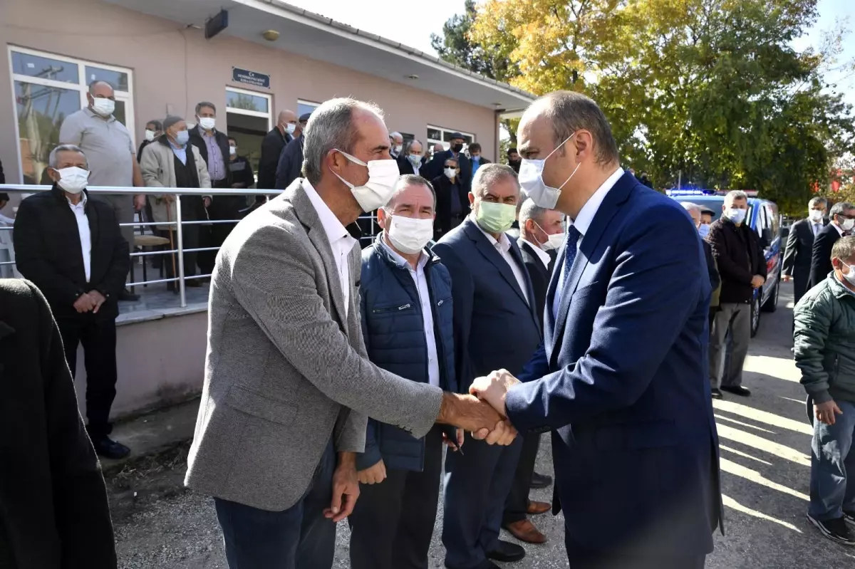 Vali Canalp, 'Demirhanlı köyümüze yapılan cami mimari olarak da bundan sonra köylerimize yapılacak camilere örnek teşkil edecektir.'