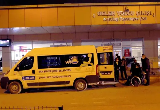 Van Büyükşehir Belediyesinden işitme engelli STK'ların programına destek