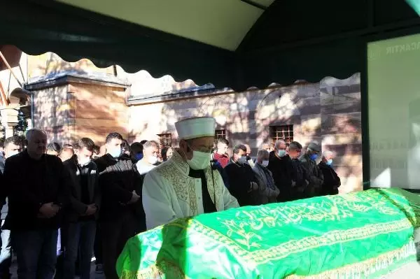 Voleybol oynarken kalp krizi geçiren 17 yaşındaki genç, hayatını kaybetti
