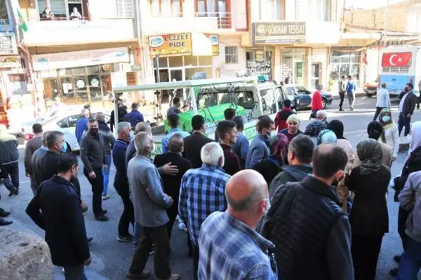 Voleybol oynarken kalp krizi geçiren 17 yaşındaki genç, hayatını kaybetti