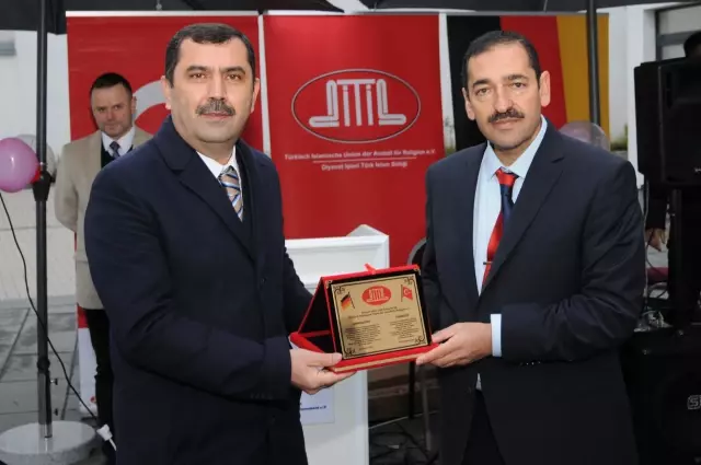 Almanya'da inşa edilen Remscheid camisi ibadete açıldı