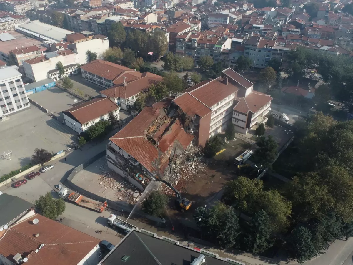 Son dakika gündem: Bursa'da 34 yıllık hükümet konağının yıkımı gerçekleştirildi