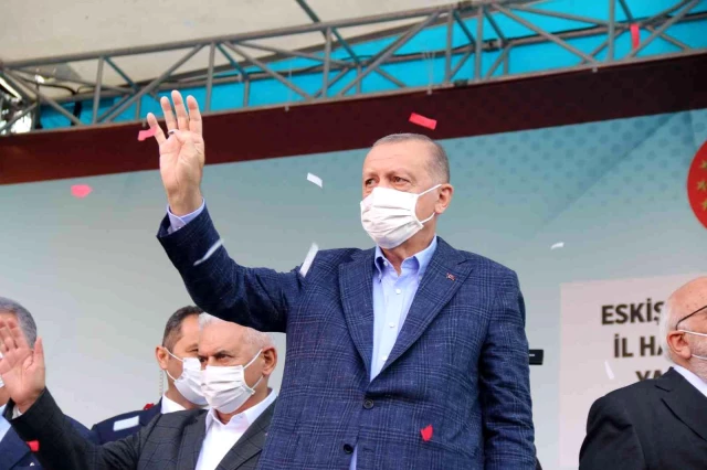 Cumhurbaşkanı Erdoğan Eskişehir'de vatandaşlara seslendi (1)