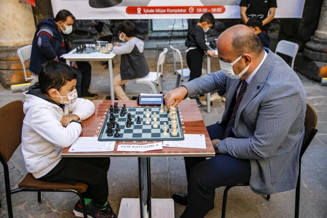 DİYARBAKIR - Tarihi İçkale'de Geleneksel Satranç Turnuvası düzenlendi