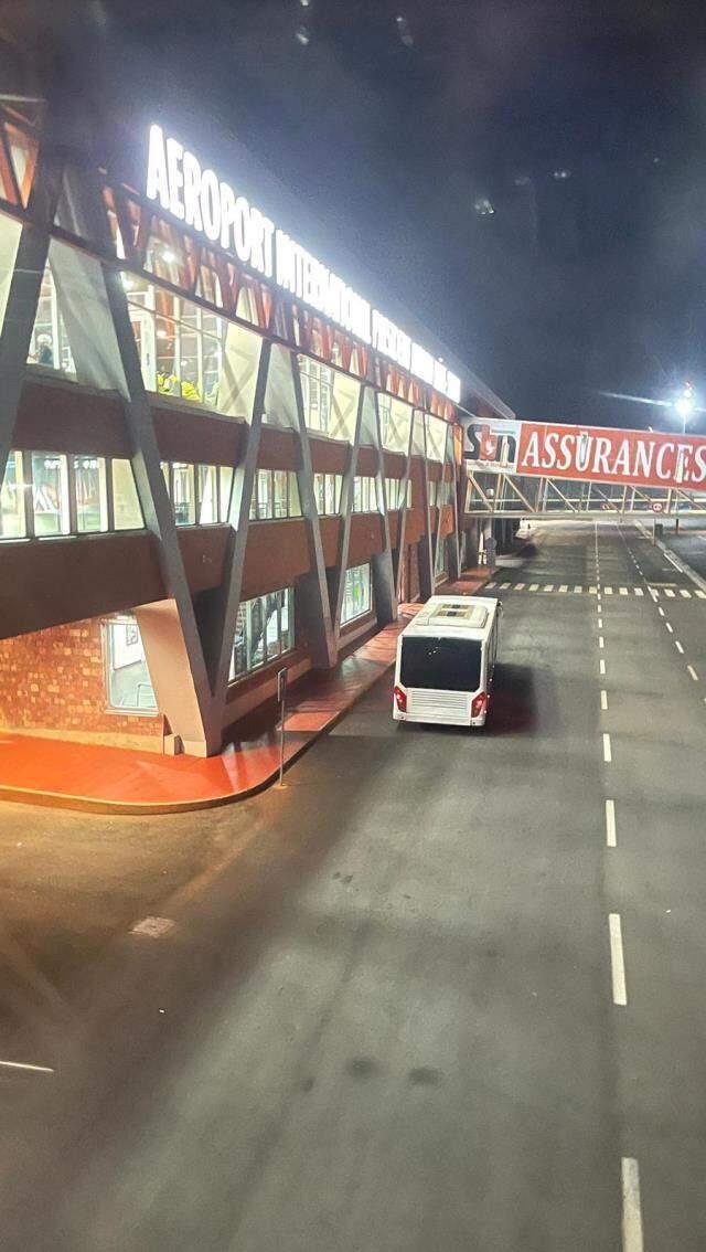 Nijer- İstanbul uçağında panik anları! Lavaboda gizli sigara içen yolcu yangın çıkardı Nijer- İstanbul uçağında panik anları! Lavaboda gizli sigara içen yolcu yangın çıkardı