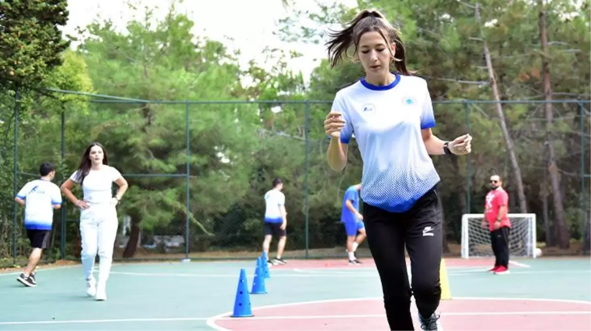 Yetiştirme yurdunda büyüyen Ebrar'ın büyük başarısı! Gece gündüz demeden çalıştı, üniversite hayaline kavuştu