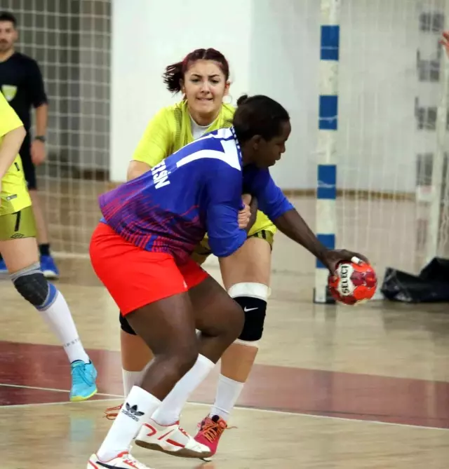 Kadınlar Hentbol 1. Ligi: Sivas Belediyespor: 39 Mersin Büyükşehir Belediye: 34
