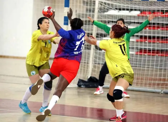 Kadınlar Hentbol 1. Ligi: Sivas Belediyespor: 39 Mersin Büyükşehir Belediye: 34