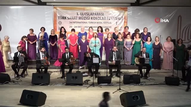Mardin'de Sanat Müziği Korolar Şenliği'nde Nilüfer Bayan Korosu sahne aldı