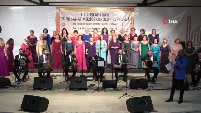 Mardin'de Sanat Müziği Korolar Şenliği'nde Nilüfer Bayan Korosu sahne aldı