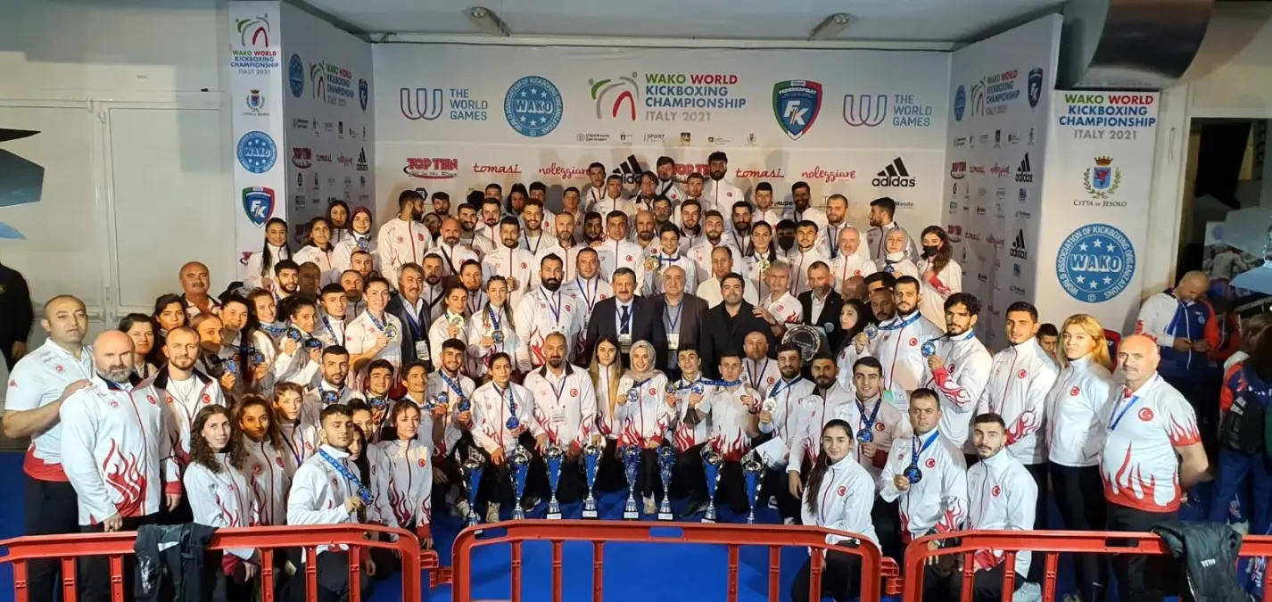 Milli Takımımız İtalya' da Dünya Kick Boks Şampiyonasında 8 Altın, 14 Gümüş, 20 Bronz Madalya Kazandı